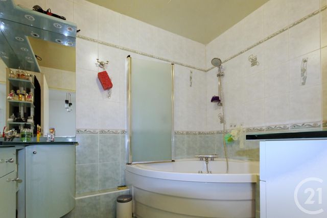 Afficher la photo en grand Appartement F3 à vendre - 3 pièces - 67.52 m2 - COURBEVOIE - 92 - ILE-DE-FRANCE - Century 21 Conseil Immobilier