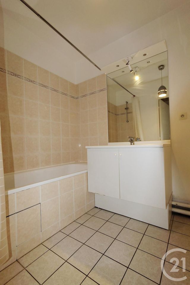 Afficher la photo en grand Appartement F2 à louer - 2 pièces - 47.8 m2 - COURBEVOIE - 92 - ILE-DE-FRANCE - Century 21 Conseil Immobilier