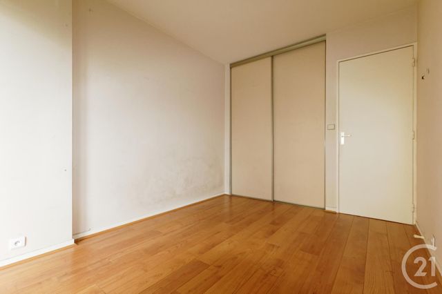 Afficher la photo en grand Appartement F3 à louer - 3 pièces - 71.6 m2 - COURBEVOIE - 92 - ILE-DE-FRANCE - Century 21 Conseil Immobilier