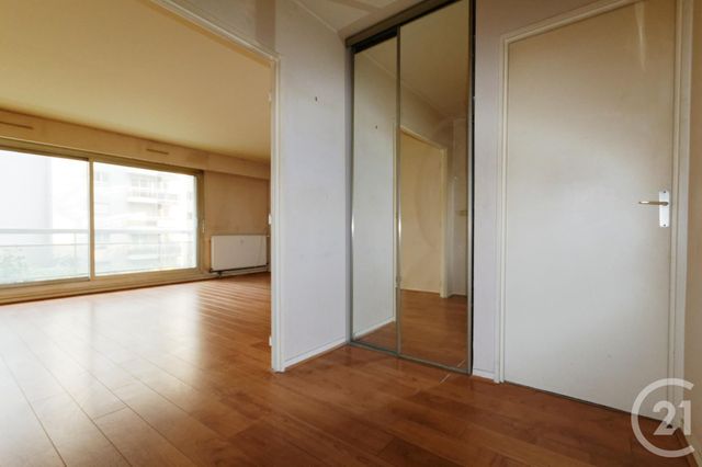 Afficher la photo en grand Appartement F3 à louer - 3 pièces - 71.6 m2 - COURBEVOIE - 92 - ILE-DE-FRANCE - Century 21 Conseil Immobilier
