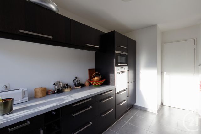 Afficher la photo en grand Appartement F3 à louer - 3 pièces - 76.57 m2 - COURBEVOIE - 92 - ILE-DE-FRANCE - Century 21 Conseil Immobilier