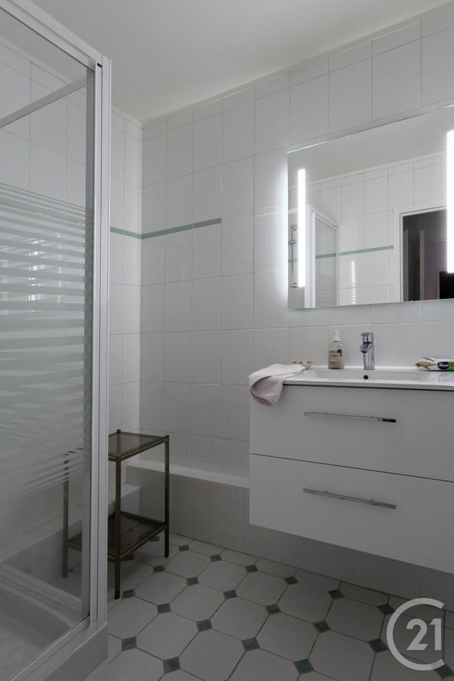 Appartement F3 à louer - 3 pièces - 91.8 m2 - COURBEVOIE - 92 - ILE-DE-FRANCE - Century 21 Conseil Immobilier