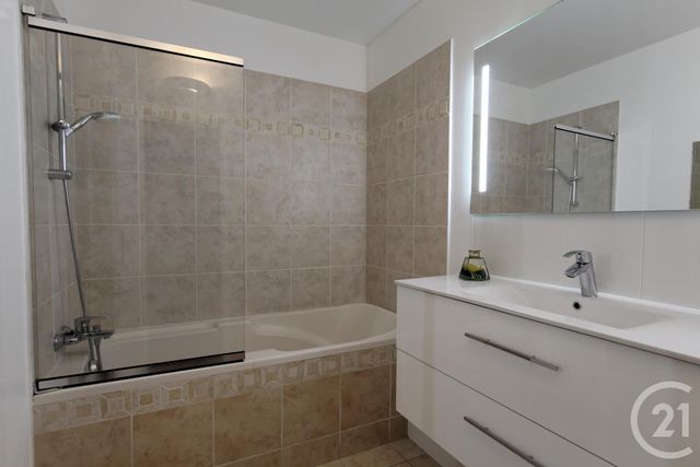 Appartement F3 à louer - 3 pièces - 91.8 m2 - COURBEVOIE - 92 - ILE-DE-FRANCE - Century 21 Conseil Immobilier