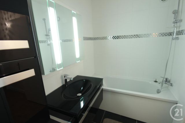 Afficher la photo en grand Appartement F5 à louer - 5 pièces - 108.09 m2 - COURBEVOIE - 92 - ILE-DE-FRANCE - Century 21 Conseil Immobilier