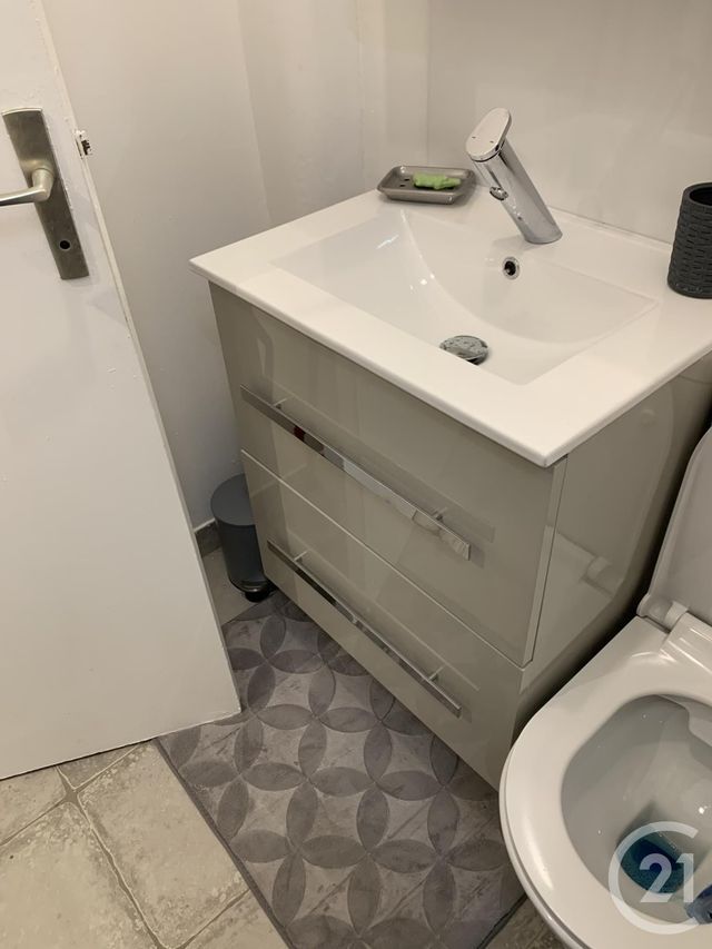 Appartement F1 à louer - 1 pièce - 17.6 m2 - COURBEVOIE - 92 - ILE-DE-FRANCE - Century 21 Conseil Immobilier