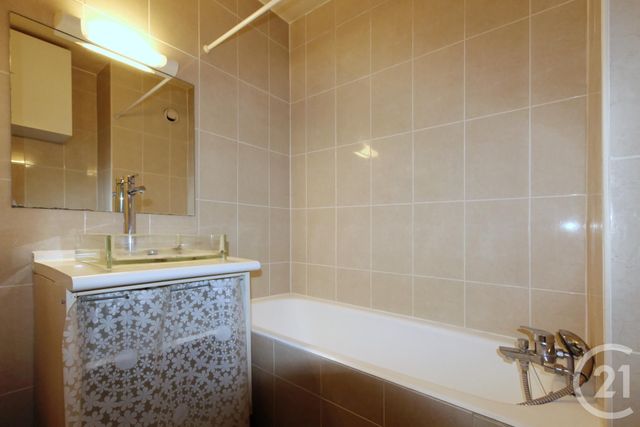 Appartement F1 à louer - 1 pièce - 24.77 m2 - COURBEVOIE - 92 - ILE-DE-FRANCE - Century 21 Conseil Immobilier