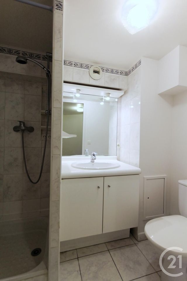 Appartement Duplex à louer - 2 pièces - 34.58 m2 - COURBEVOIE - 92 - ILE-DE-FRANCE - Century 21 Conseil Immobilier