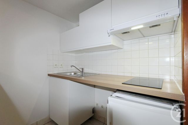 Appartement Duplex à louer - 2 pièces - 34.58 m2 - COURBEVOIE - 92 - ILE-DE-FRANCE - Century 21 Conseil Immobilier