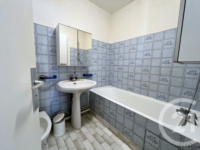 Appartement F3 à vendre - 3 pièces - 62.83 m2 - COURBEVOIE - 92 - ILE-DE-FRANCE - Century 21 Conseil Immobilier