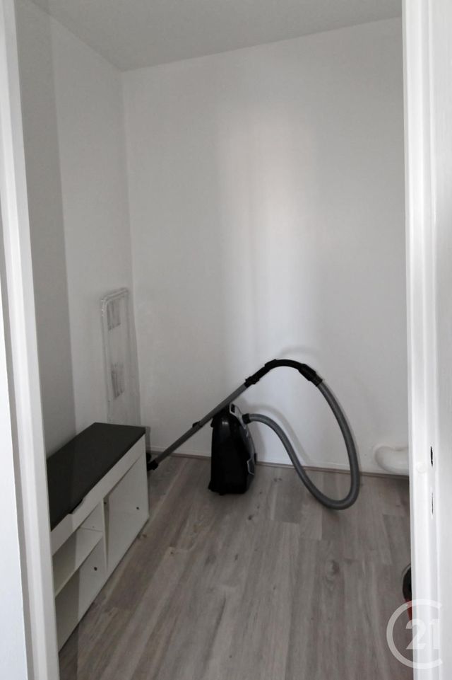 Appartement F2 à louer - 2 pièces - 52.6 m2 - COURBEVOIE - 92 - ILE-DE-FRANCE - Century 21 Conseil Immobilier