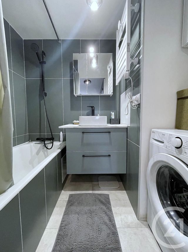 Appartement F2 à louer - 2 pièces - 47.8 m2 - COURBEVOIE - 92 - ILE-DE-FRANCE - Century 21 Conseil Immobilier