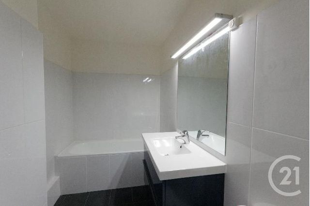 Appartement F2 à louer - 2 pièces - 43.24 m2 - COURBEVOIE - 92 - ILE-DE-FRANCE - Century 21 Conseil Immobilier