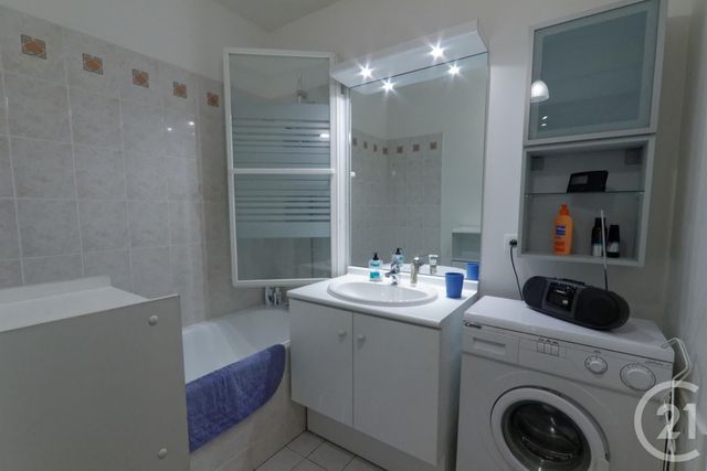 Appartement F2 à louer - 2 pièces - 54.57 m2 - COURBEVOIE - 92 - ILE-DE-FRANCE - Century 21 Conseil Immobilier