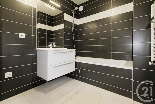 Appartement F3 à louer - 3 pièces - 67.63 m2 - RUEIL MALMAISON - 92 - ILE-DE-FRANCE - Century 21 Conseil Immobilier