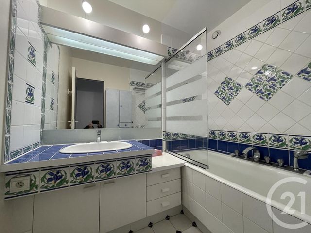 Appartement F2 à louer - 2 pièces - 60.07 m2 - COURBEVOIE - 92 - ILE-DE-FRANCE - Century 21 Conseil Immobilier