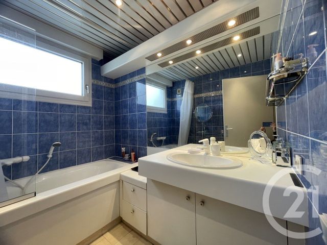 Appartement F4 à vendre - 4 pièces - 100.08 m2 - COURBEVOIE - 92 - ILE-DE-FRANCE - Century 21 Conseil Immobilier