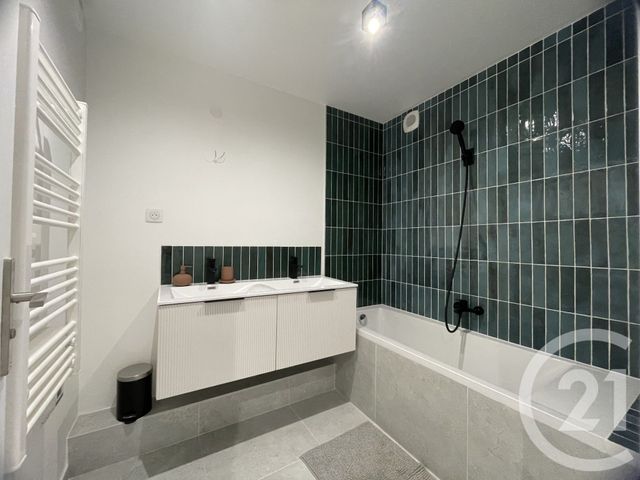 Appartement F4 à louer - 4 pièces - 90.9 m2 - COURBEVOIE - 92 - ILE-DE-FRANCE - Century 21 Conseil Immobilier