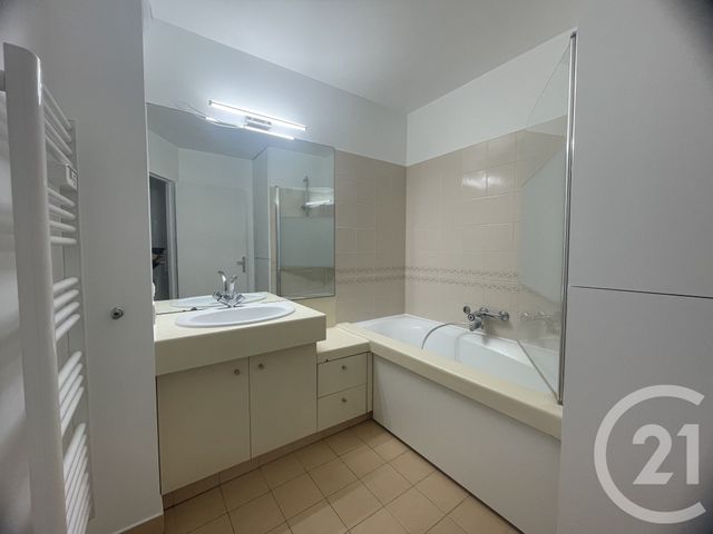 Appartement F2 à louer - 2 pièces - 46.76 m2 - COURBEVOIE - 92 - ILE-DE-FRANCE - Century 21 Conseil Immobilier