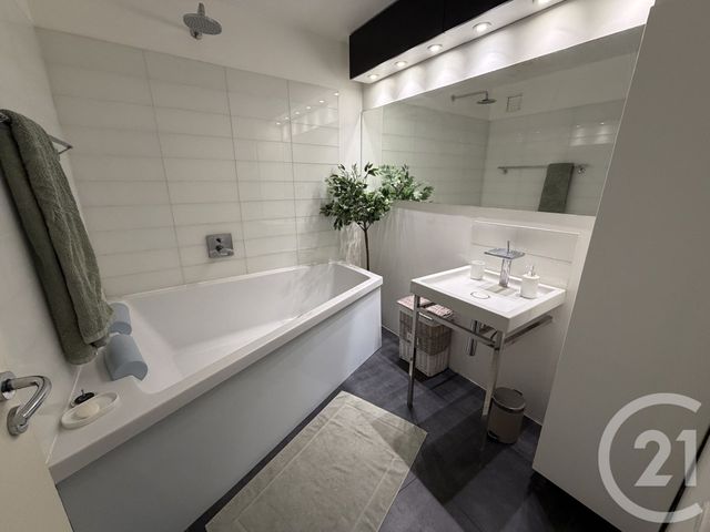 Appartement F2 à louer - 2 pièces - 57.23 m2 - COURBEVOIE - 92 - ILE-DE-FRANCE - Century 21 Conseil Immobilier