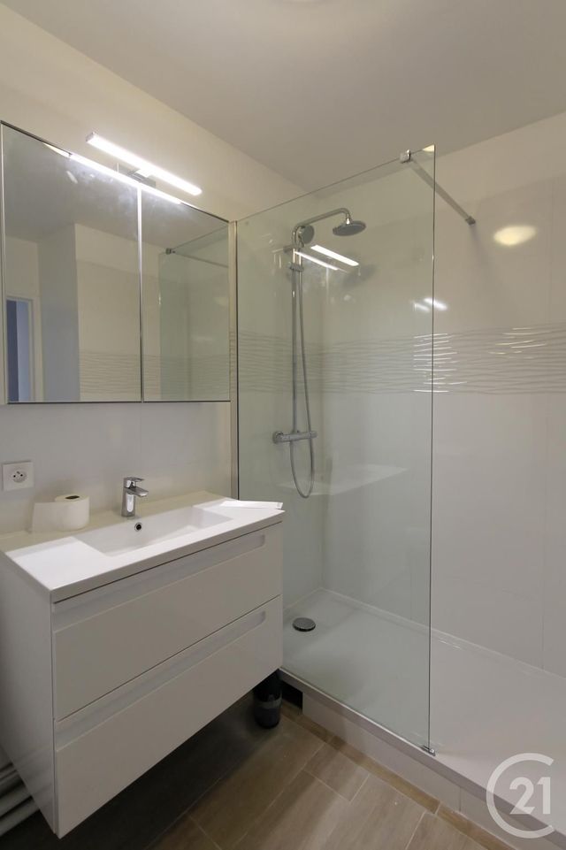 Appartement F1 à louer - 1 pièce - 31.8 m2 - COURBEVOIE - 92 - ILE-DE-FRANCE - Century 21 Conseil Immobilier