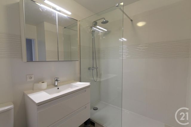 Appartement F1 à louer - 1 pièce - 31.8 m2 - COURBEVOIE - 92 - ILE-DE-FRANCE - Century 21 Conseil Immobilier