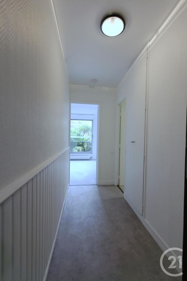 Appartement F1 à louer - 1 pièce - 31.8 m2 - COURBEVOIE - 92 - ILE-DE-FRANCE - Century 21 Conseil Immobilier