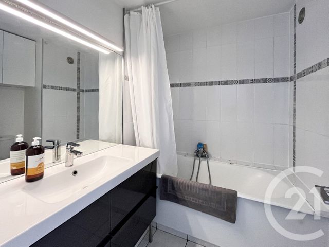 Appartement F1 à vendre - 1 pièce - 24.46 m2 - COURBEVOIE - 92 - ILE-DE-FRANCE - Century 21 Conseil Immobilier