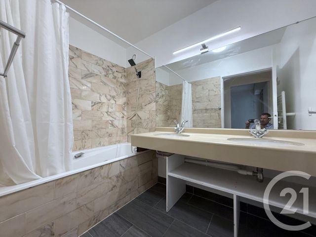 Appartement F5 à louer - 5 pièces - 105.5 m2 - COURBEVOIE - 92 - ILE-DE-FRANCE - Century 21 Conseil Immobilier
