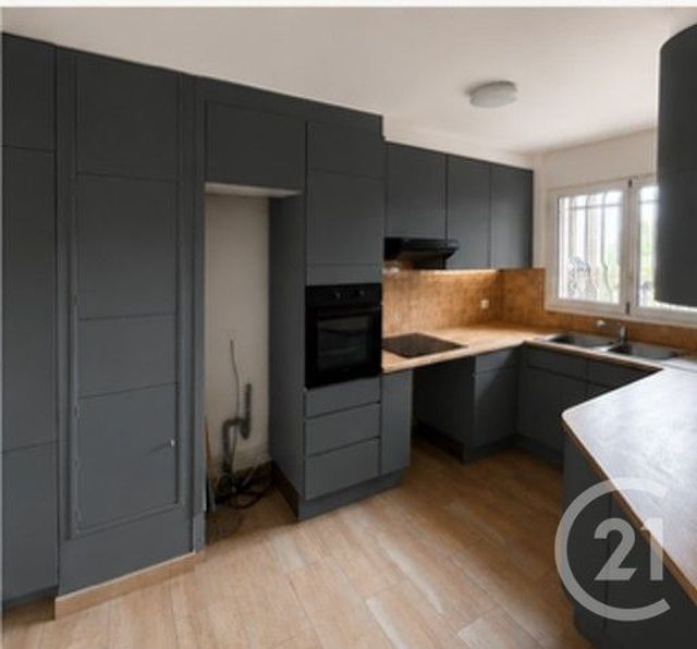 Appartement F5 à louer - 5 pièces - 105.5 m2 - COURBEVOIE - 92 - ILE-DE-FRANCE - Century 21 Conseil Immobilier