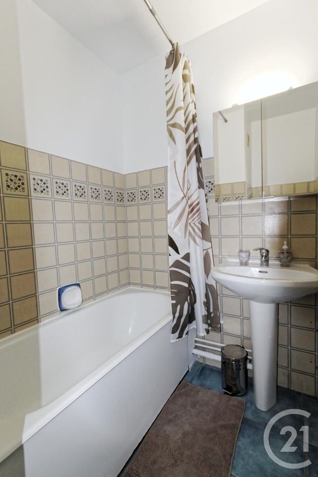 Appartement Studio à louer - 1 pièce - 20.75 m2 - COURBEVOIE - 92 - ILE-DE-FRANCE - Century 21 Conseil Immobilier