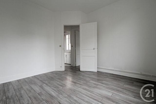 Appartement F3 à louer - 3 pièces - 47.78 m2 - COURBEVOIE - 92 - ILE-DE-FRANCE - Century 21 Conseil Immobilier