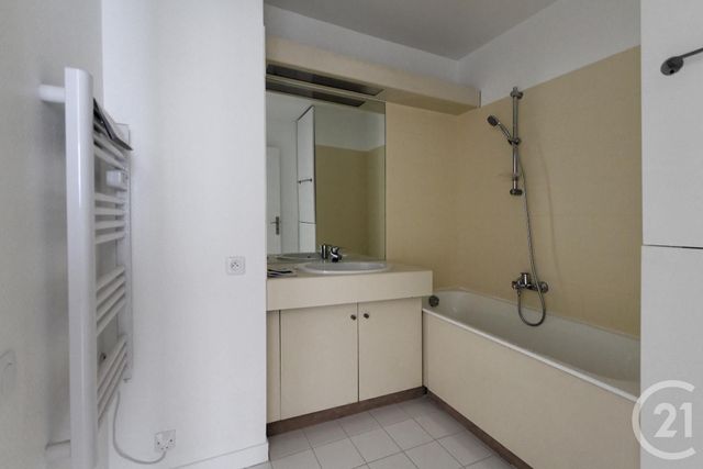 Appartement F3 à louer - 3 pièces - 65.71 m2 - COURBEVOIE - 92 - ILE-DE-FRANCE - Century 21 Conseil Immobilier