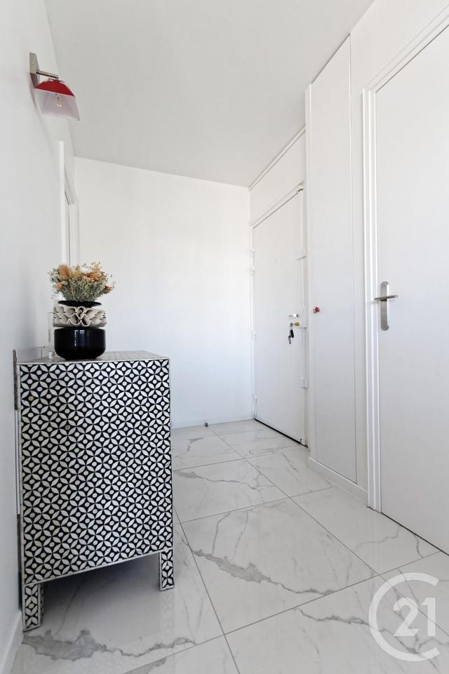 Appartement F2 à louer - 2 pièces - 43.29 m2 - COURBEVOIE - 92 - ILE-DE-FRANCE - Century 21 Conseil Immobilier