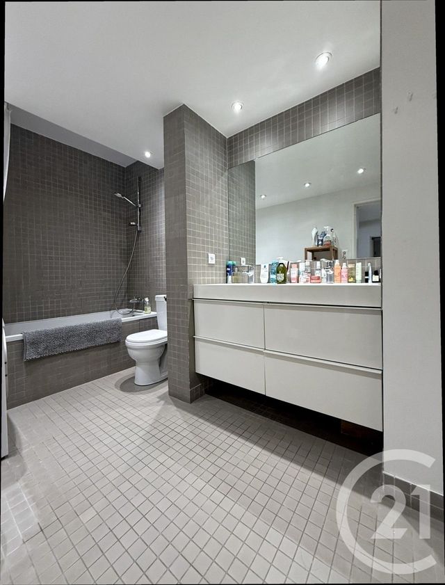 Appartement F5 à louer - 5 pièces - 94.81 m2 - COURBEVOIE - 92 - ILE-DE-FRANCE - Century 21 Conseil Immobilier