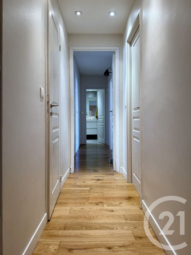 Appartement F5 à louer - 5 pièces - 94.81 m2 - COURBEVOIE - 92 - ILE-DE-FRANCE - Century 21 Conseil Immobilier