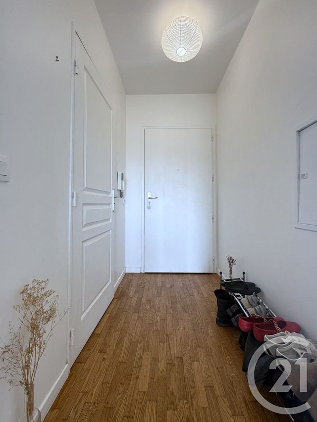 Appartement F1 à louer - 1 pièce - 25.8 m2 - COURBEVOIE - 92 - ILE-DE-FRANCE - Century 21 Conseil Immobilier