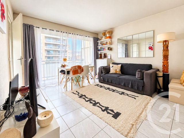 Appartement F2 à vendre - 2 pièces - 29.57 m2 - COURBEVOIE - 92 - ILE-DE-FRANCE - Century 21 Conseil Immobilier