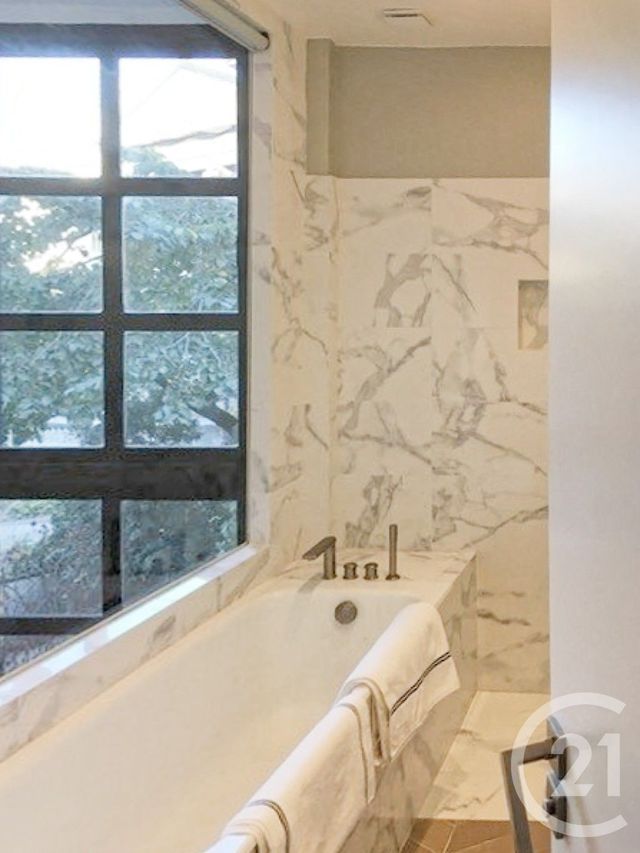 Appartement Atelier d'artiste à louer - 2 pièces - 58.44 m2 - PARIS - 75010 - ILE-DE-FRANCE - Century 21 Conseil Immobilier