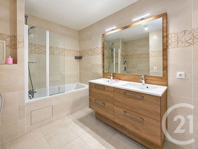 Appartement F3 à louer - 3 pièces - 70.0 m2 - COURBEVOIE - 92 - ILE-DE-FRANCE - Century 21 Conseil Immobilier
