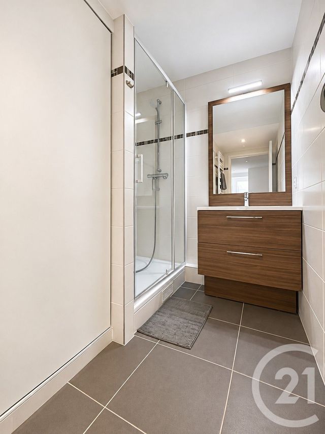 Appartement F3 à louer - 3 pièces - 70.0 m2 - COURBEVOIE - 92 - ILE-DE-FRANCE - Century 21 Conseil Immobilier
